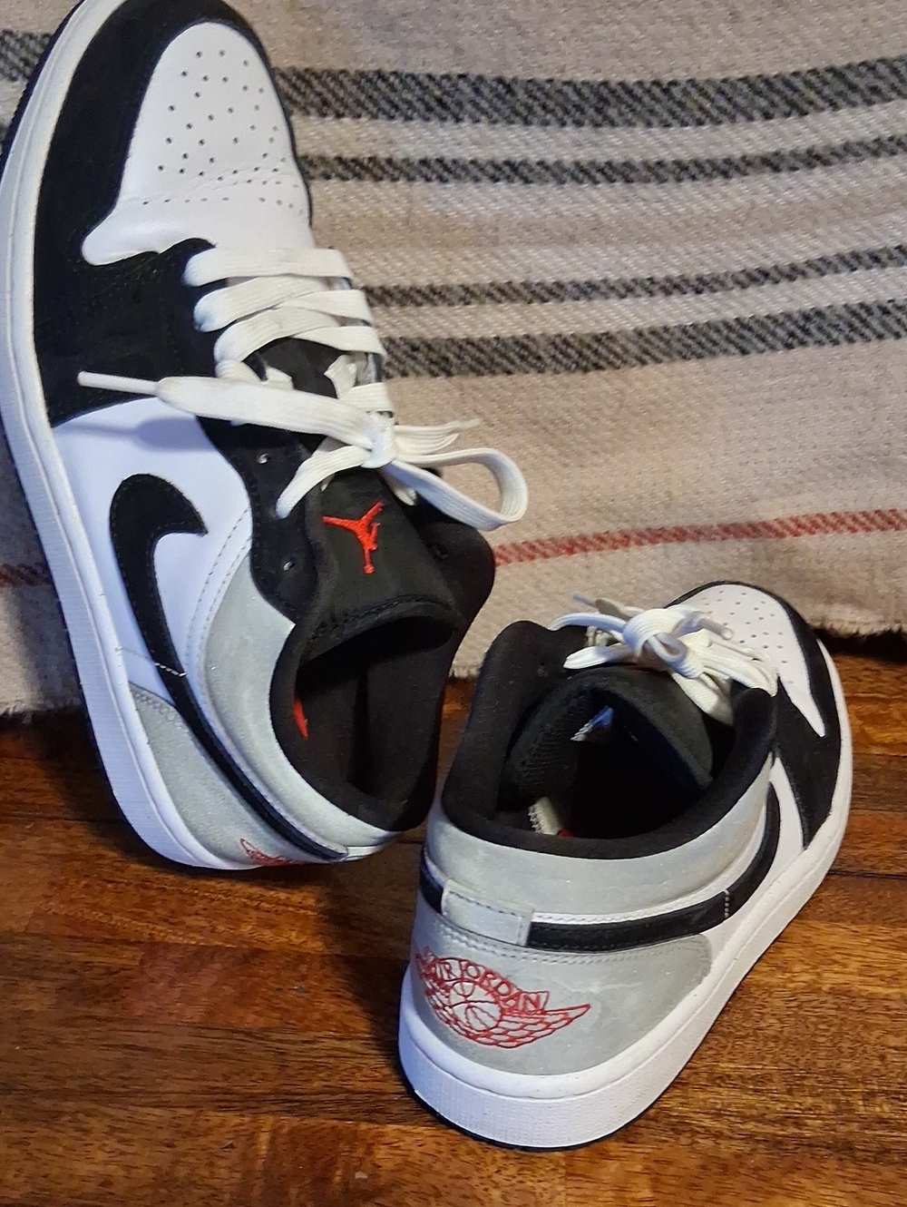 Air-inspired Men’s Low-Top Sneakers in White, Black & Gray